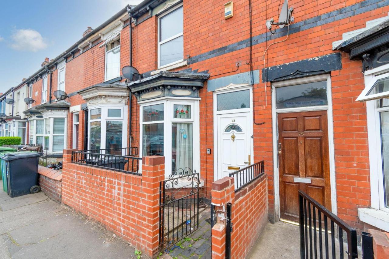Fantastic 3 Bedroom House *Free Parking* Wolverhampton Exterior photo